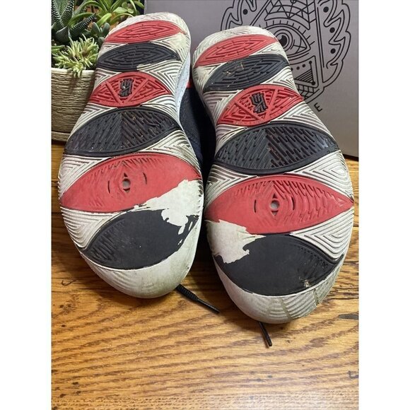 ?size 11- Nike Kyrie 5 Mens Basketball Shoes Black Red BRED main image 5
